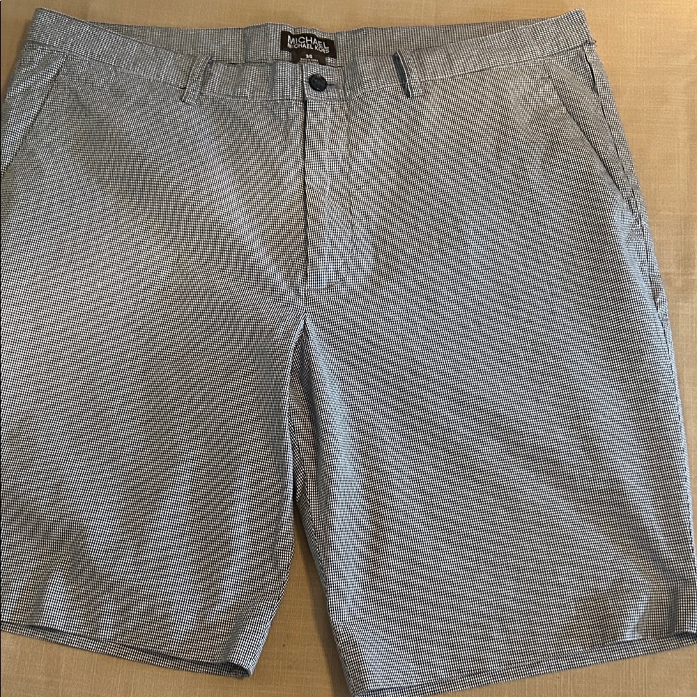 EUC MICHAEL Michael Kors Nay and white plaid Flat Front Shorts